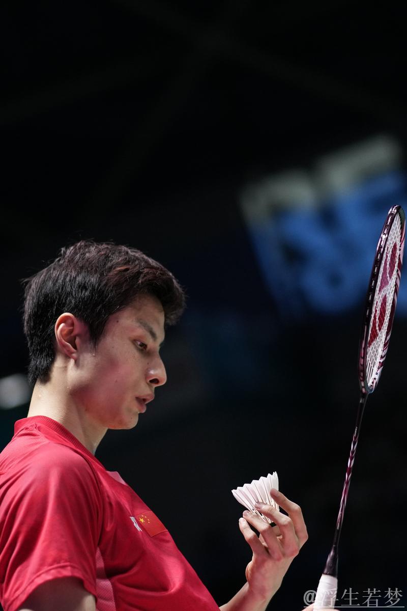 石宇奇逆风翻盘击败李诗沣 挺进中国公开赛男单四强 石宇奇逆风翻盘击败李诗沣 挺进中国公开赛男单四强